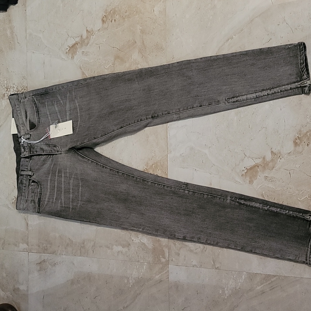 Men's brand new mnml jeans. Size 34.